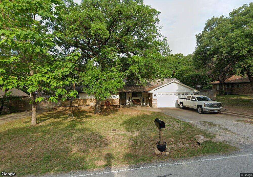 805 Vickie Dr, Azle, TX 76020 - photo 1