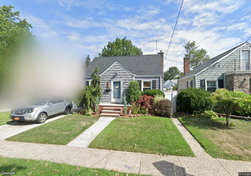 724 Washington St, Franklin Square, NY 11010 - photo 1