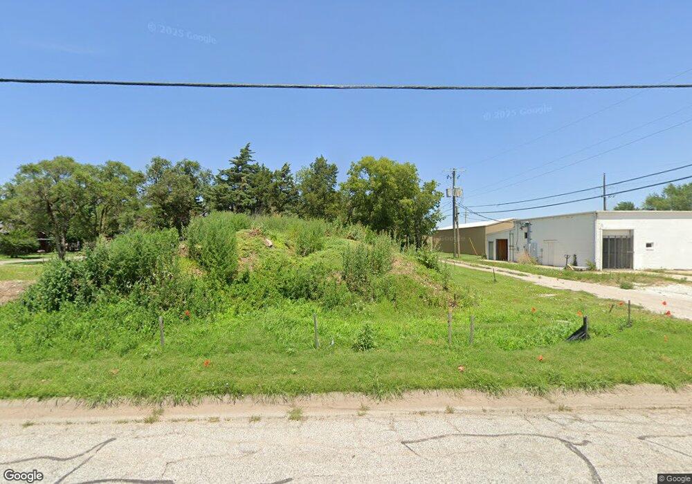 1803 E Sharp St, McPherson, KS 67460 - photo 1