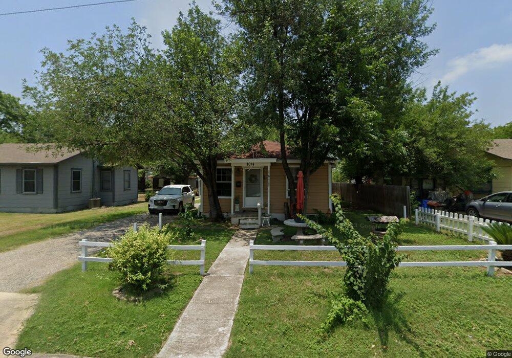 1014 E Weinert St, Seguin, TX 78155 - photo 1