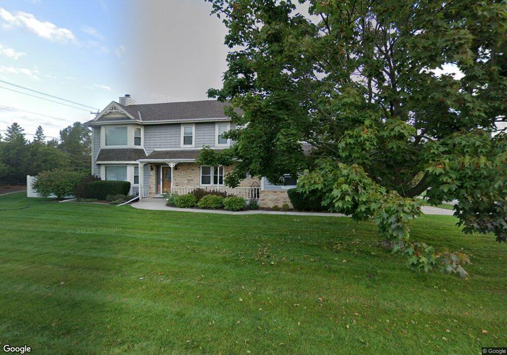 N74W15564 Stonewood Dr, Menomonee Falls, WI 53051 - photo 1