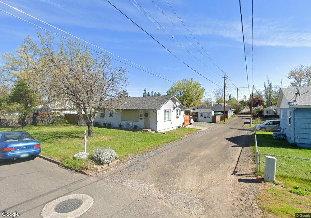 442 N 4th St, Central Point, OR 97502 - photo 1