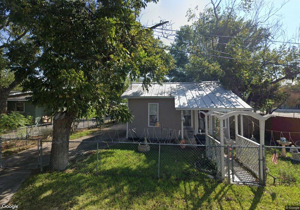 628 E North St, New Braunfels, TX 78130 - photo 1