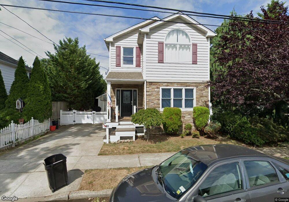 101 Monroe St, Franklin Square, NY 11010 - photo 1