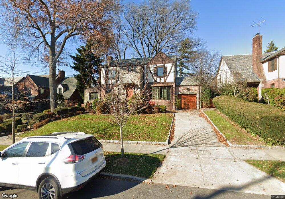 18621 Midland Pkwy, Jamaica, NY 11432 - photo 1