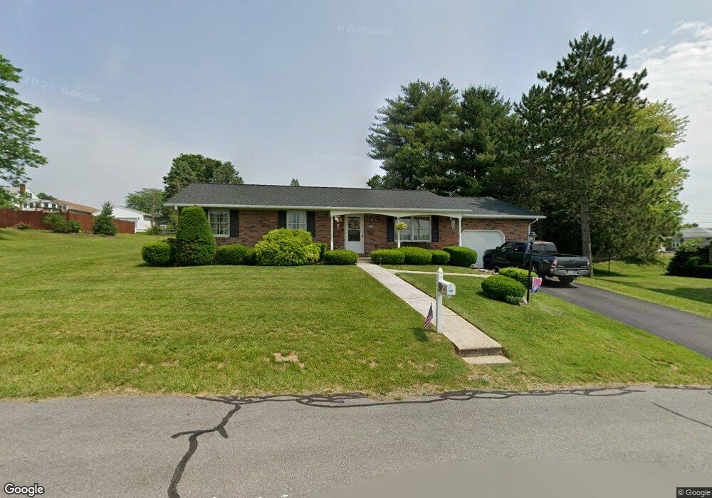 320 Keystone St, Slatington, PA 18080 - photo 1