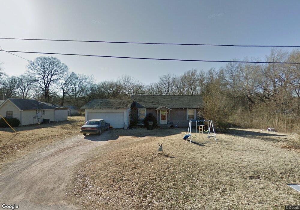 1303 S 4th St, Henryetta, OK 74437 - photo 1