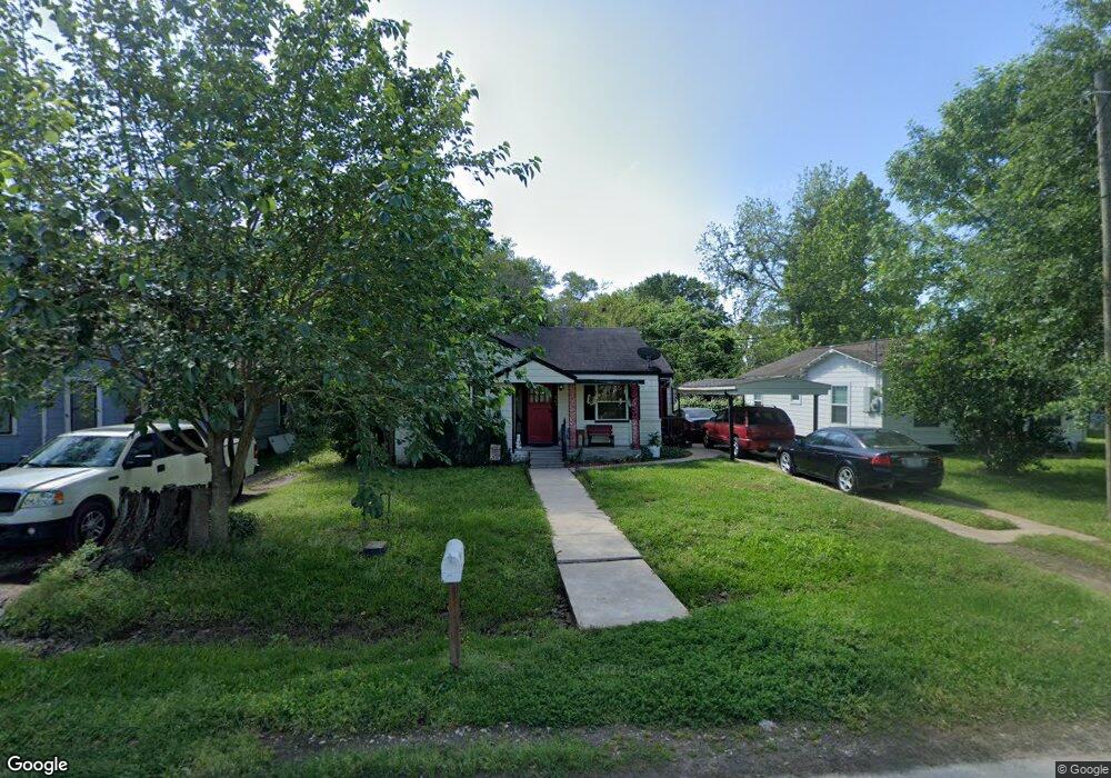 307 Oxford St, Tomball, TX 77375 - photo 1