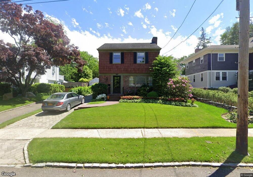 320 Grosvenor St, Little Neck, NY 11363 - photo 1