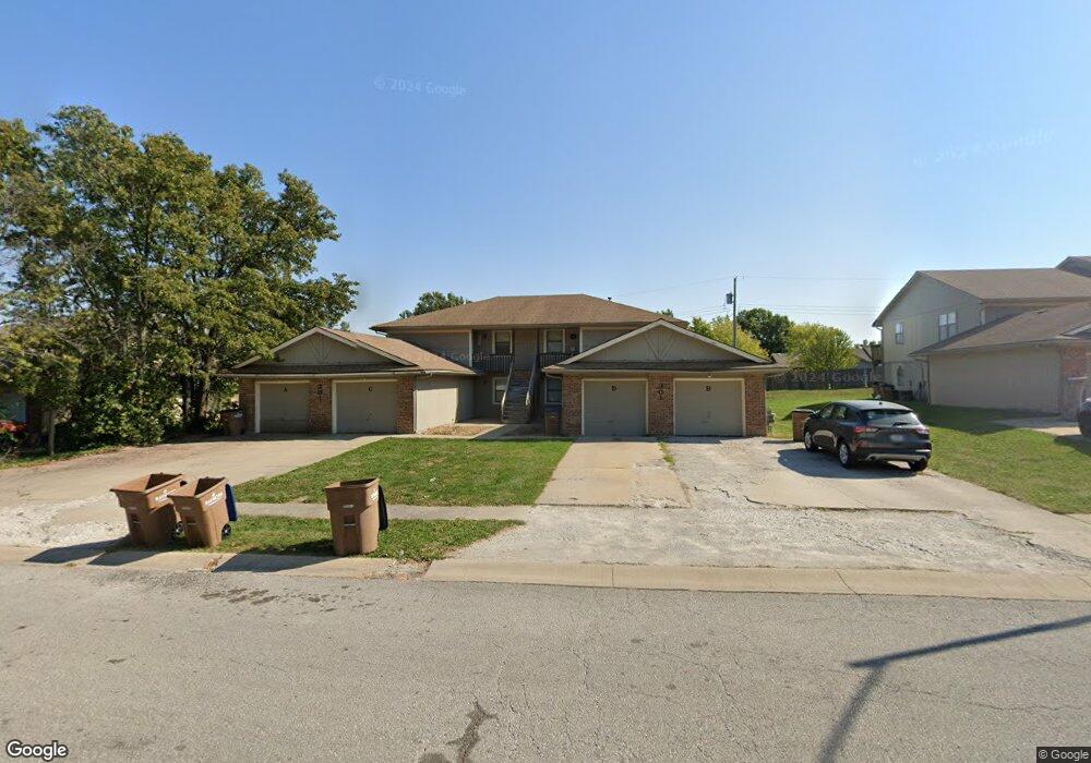 301 Sky Vue Dr, Raymore, MO 64083 - photo 1