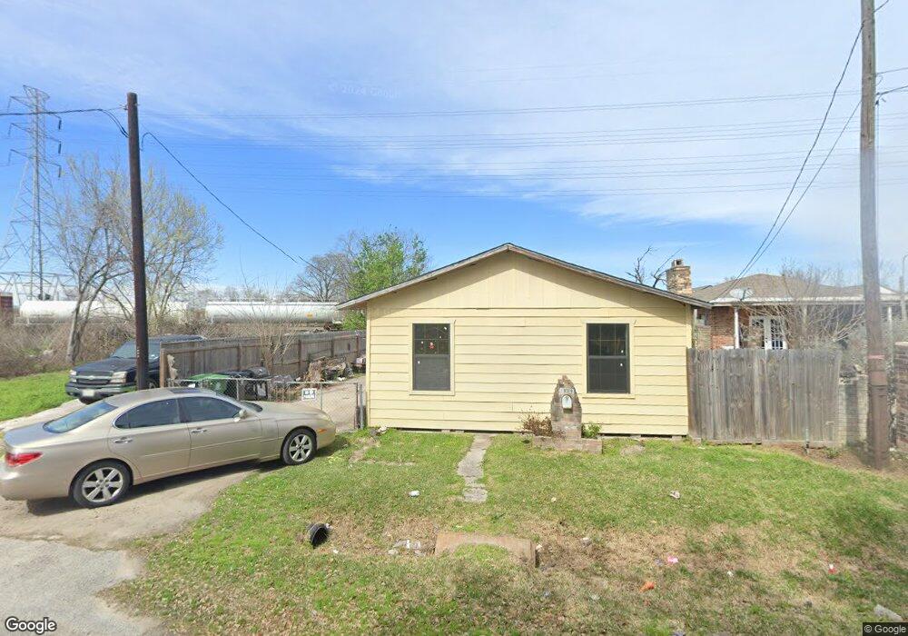 1907 Creston Dr, Houston, TX 77026 - photo 1