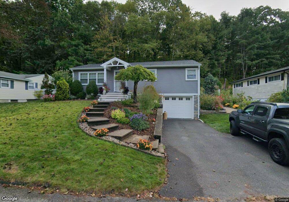 14 Wayne Ct, Holyoke, MA 01040 - photo 1