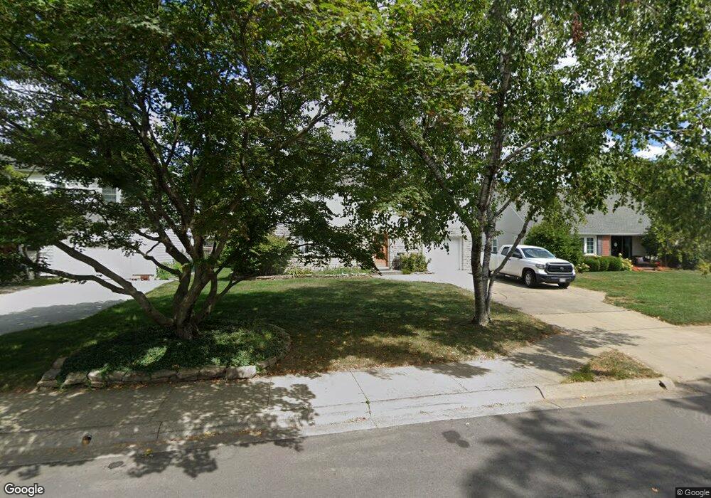 1540 Barrington Rd, Columbus, OH 43221 - photo 1