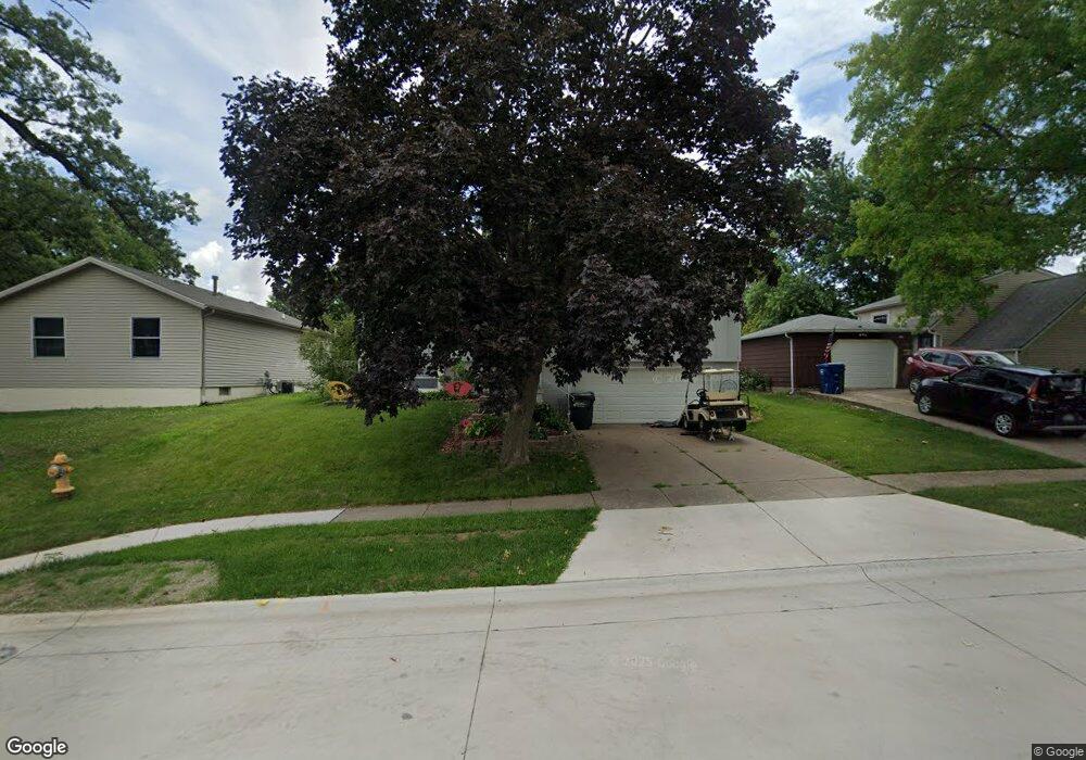 1513 Emerald Dr, Davenport, IA 52804 - photo 1