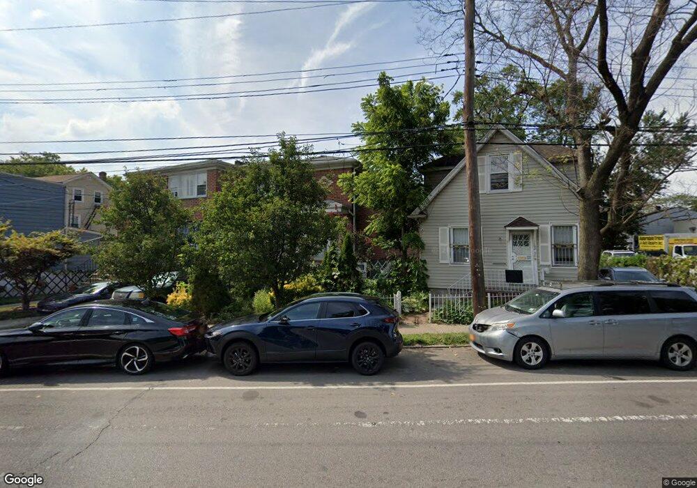 162-58 Pidgeon Meadow Rd, Flushing, NY 11358 - photo 1