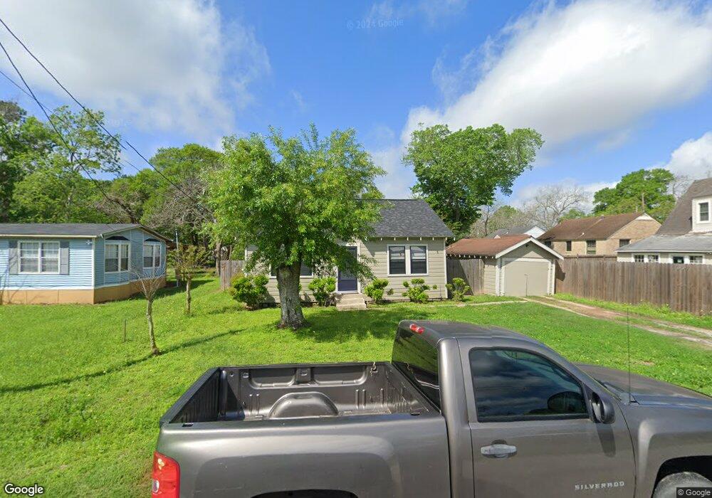 2704 Live Oak Ave, Bay City, TX 77414 - photo 1
