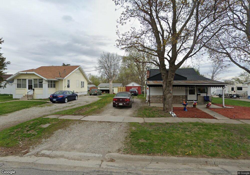 610 E 4 1/2 St S, Newton, IA 50208 - photo 1