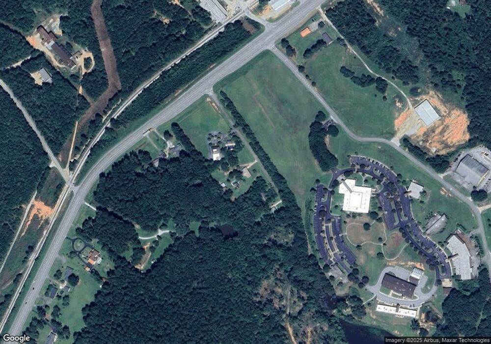 1025 Coggins Dr, Elberton, GA 30635 - photo 1