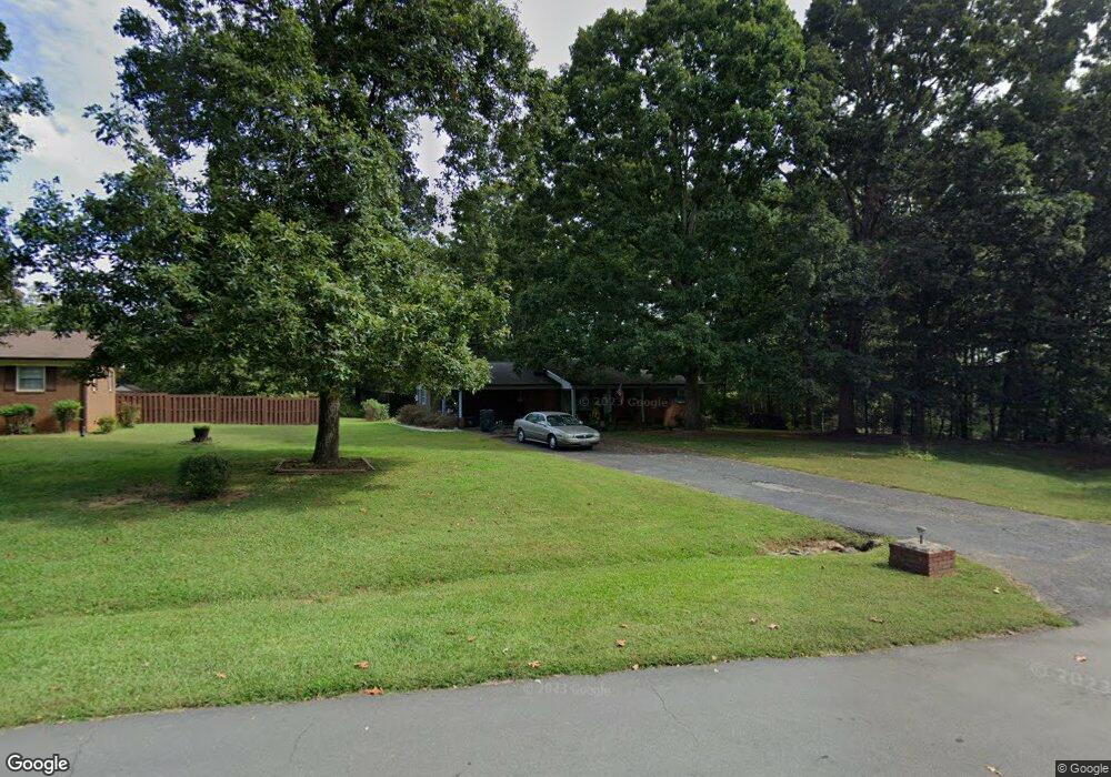 217 E Meadowview Dr, Statesville, NC 28625 - photo 1