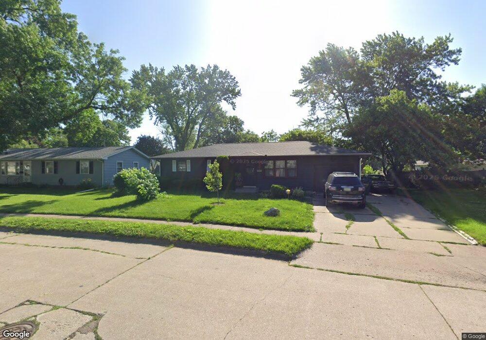 3615 N Lincoln Ave, Davenport, IA 52806 - photo 1