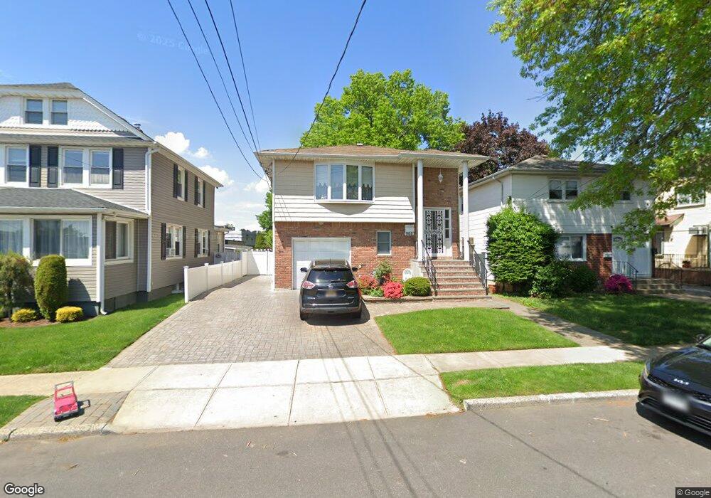 964 Washington St unit 2 fl, Franklin Square, NY 11010 - photo 1