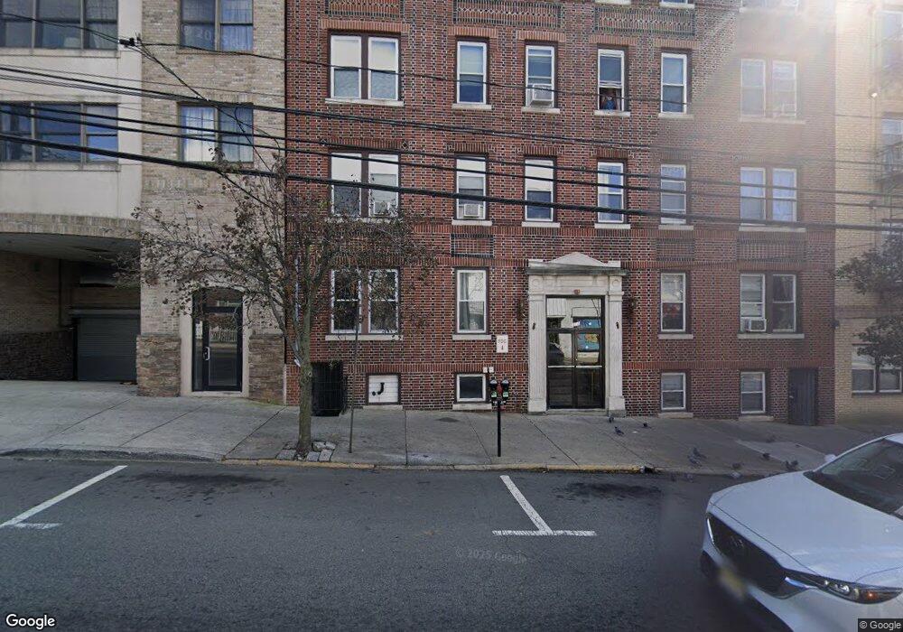 372 Anderson Ave, Cliffside Park, NJ 07010 - photo 1