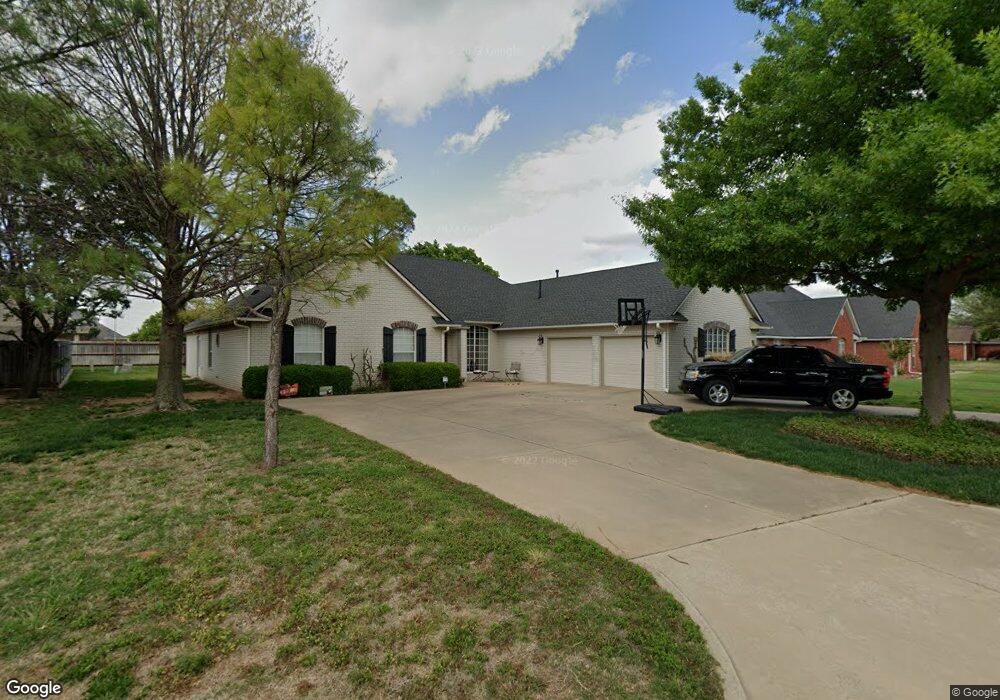 2203 Meadow Lark Dr, Duncan, OK 73533 - photo 1
