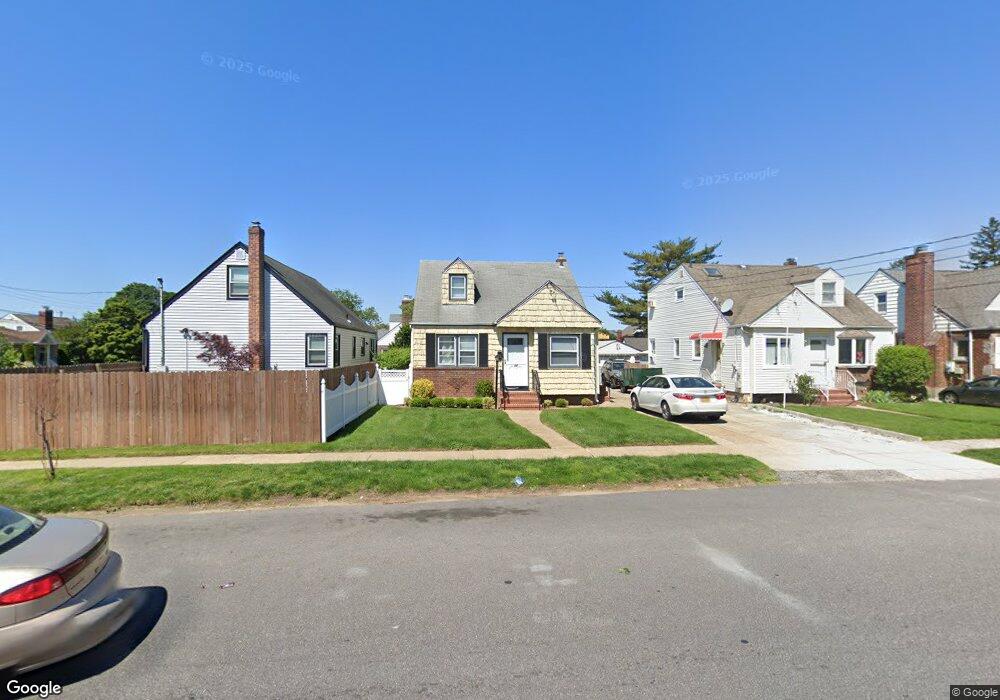 27 Mayfair Ave, West Hempstead, NY 11552 - photo 1