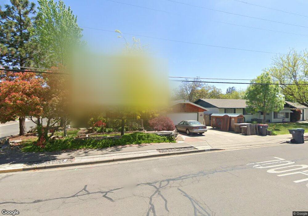 1130 N 3rd St, Central Point, OR 97502 - photo 1