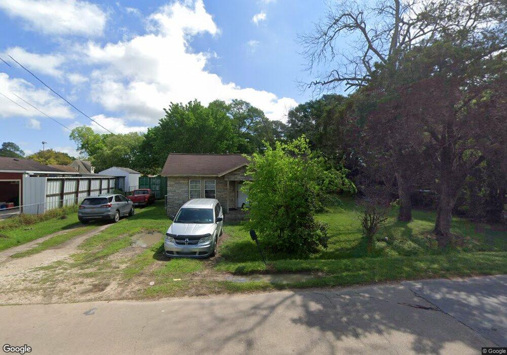 2715 Cottonwood Ave, Bay City, TX 77414 - photo 1