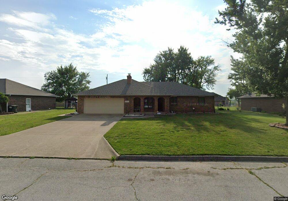 2027 S Hedgewood Dr, Bolivar, MO 65613 - photo 1
