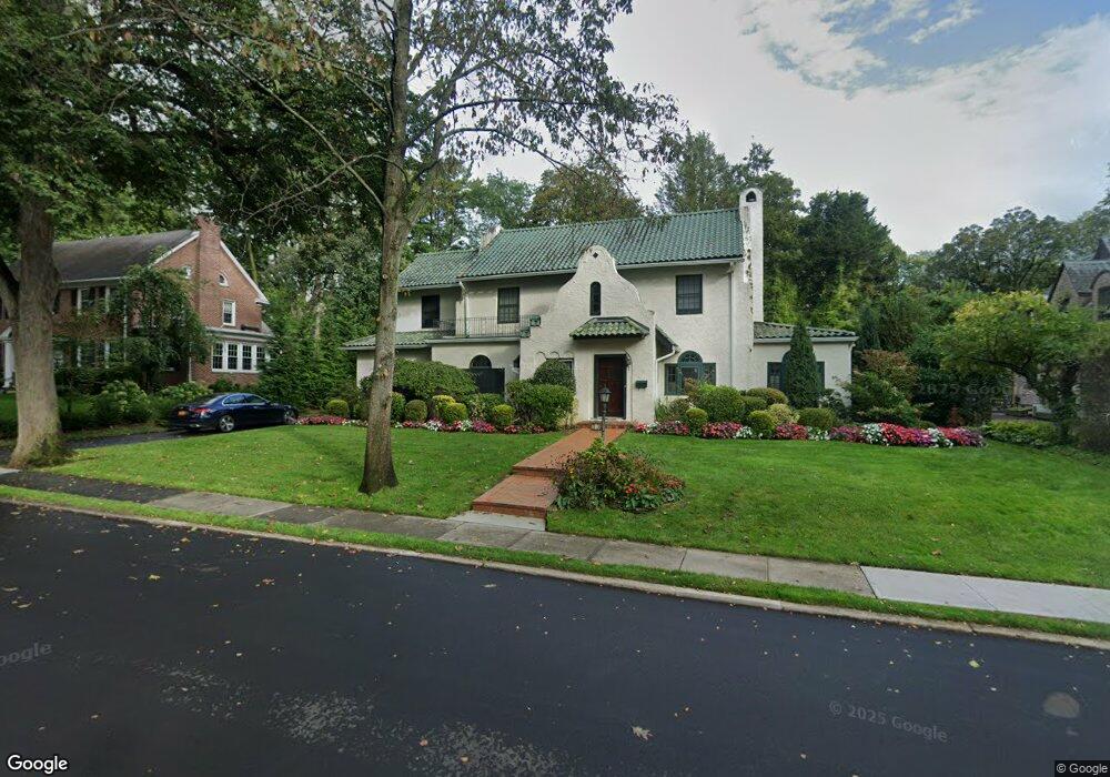 14 Melbourne Rd, Great Neck, NY 11021 - photo 1