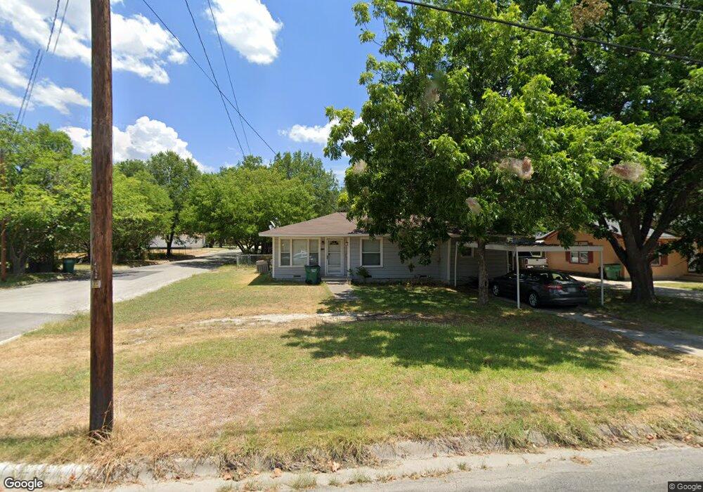 1116 N Howeth St, Gainesville, TX 76240 - photo 1