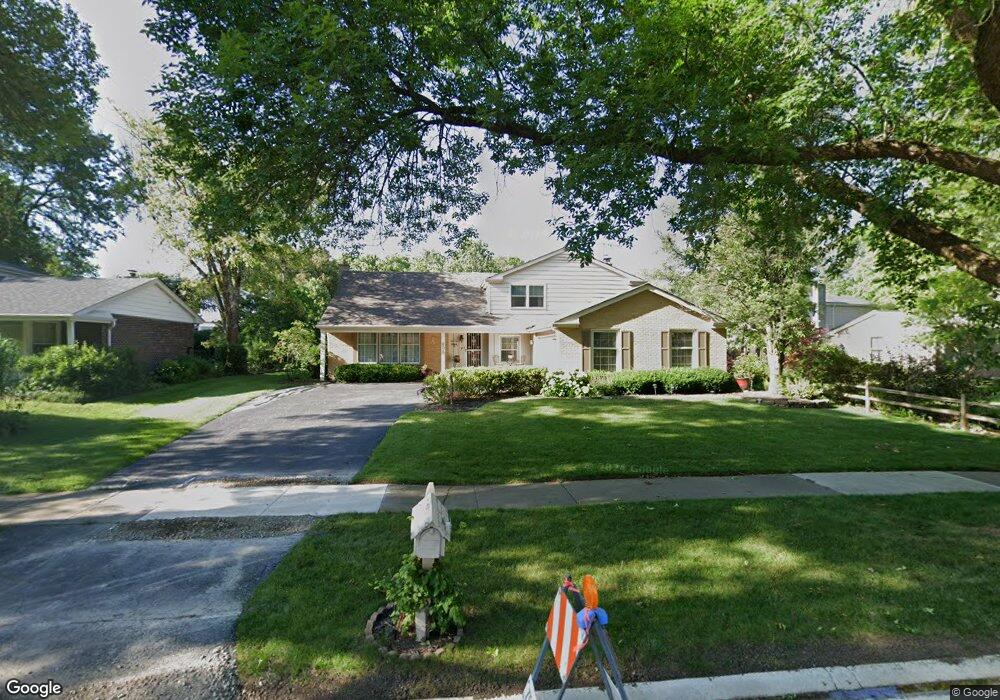 605 Menominee Ln, Naperville, IL 60563 - photo 1