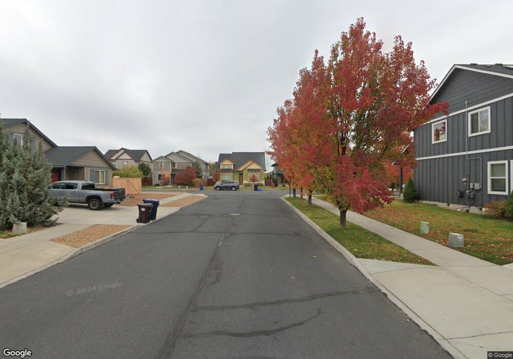 1337 NW 24th Place, Redmond, OR 97756 - photo 1