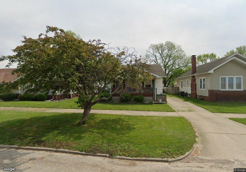 1112 S 17th St, Mattoon, IL 61938 - photo 1