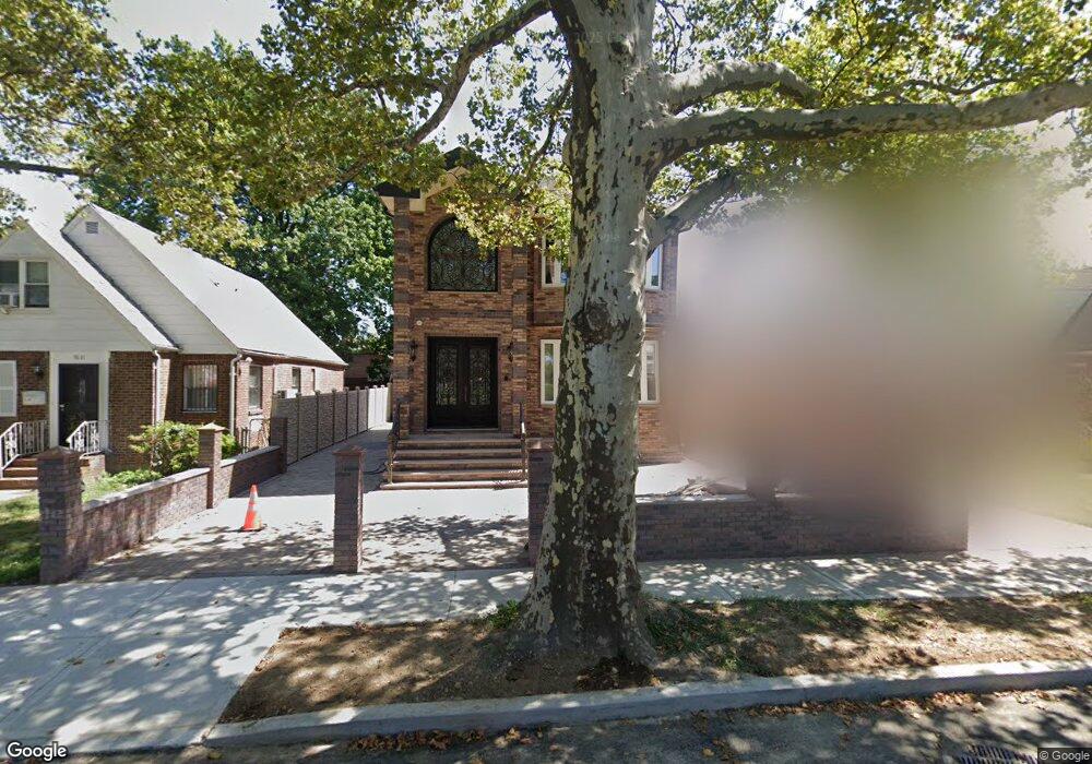 7625 172nd St, Fresh Meadows, NY 11366 - photo 1