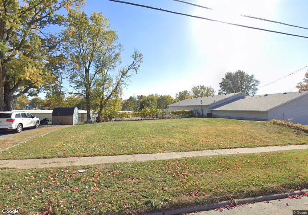 817 N 3rd Ave E, Newton, IA 50208 - photo 1