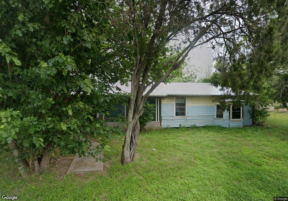 310 W Randall St, Beeville, TX 78102 - photo 1