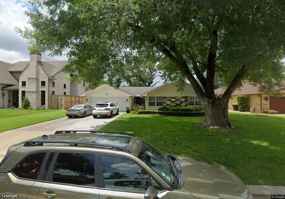 8706 Lanell Ln, Houston, TX 77055 - photo 1