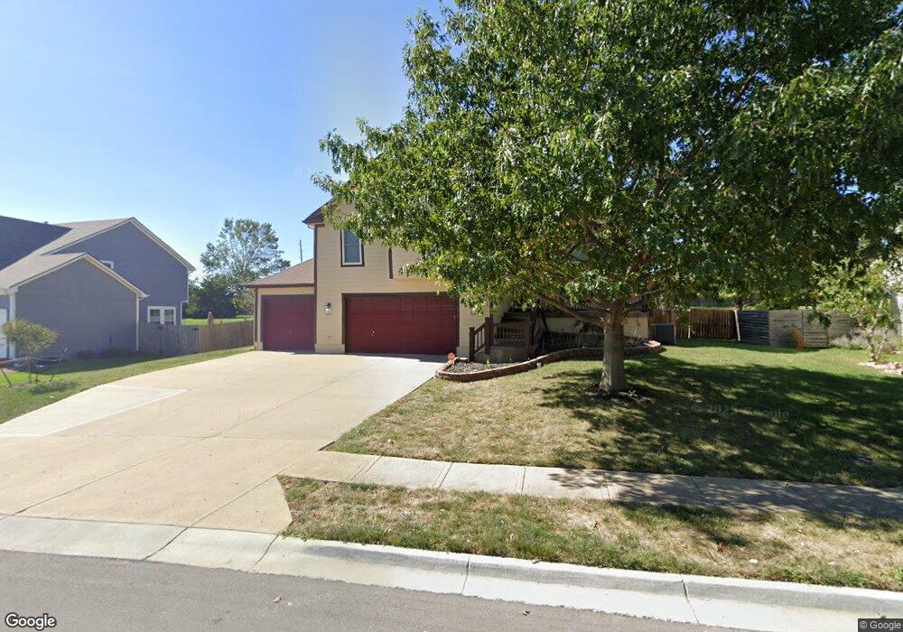 706 Cedar Ridge Dr, Raymore, MO 64083 - photo 1