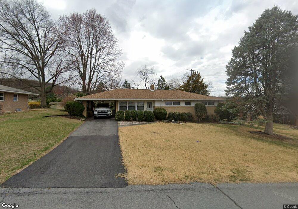 132 Grandview Dr, Reading, PA 19607 - photo 1