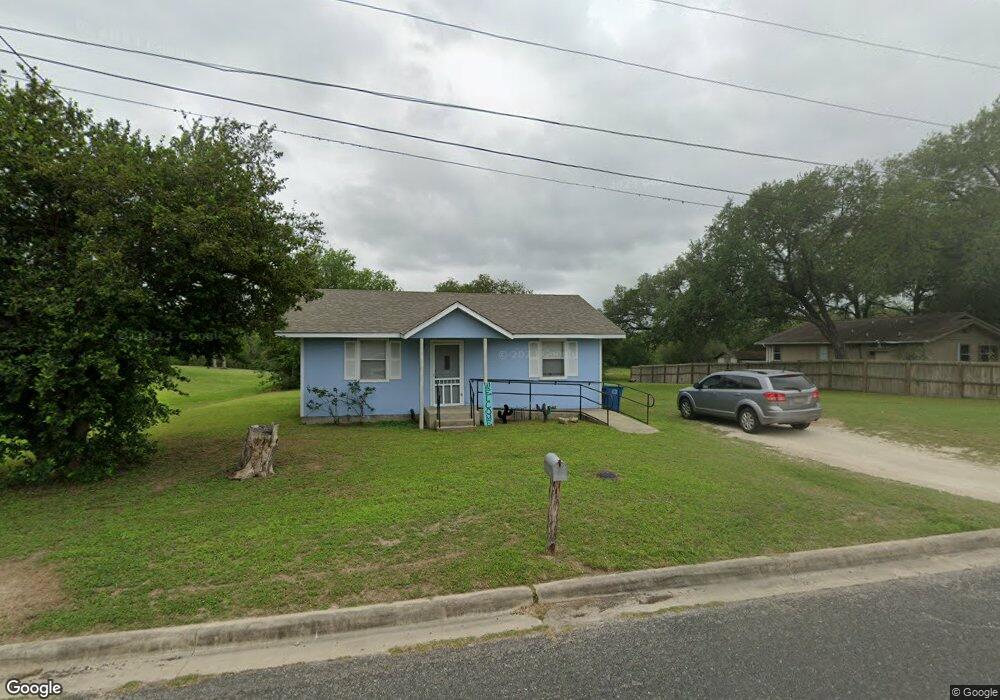 1003 W Walton St, Beeville, TX 78102 - photo 1