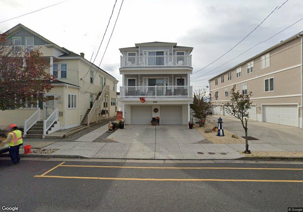 242 W Wildwood Ave, Wildwood, NJ 08260 - photo 1