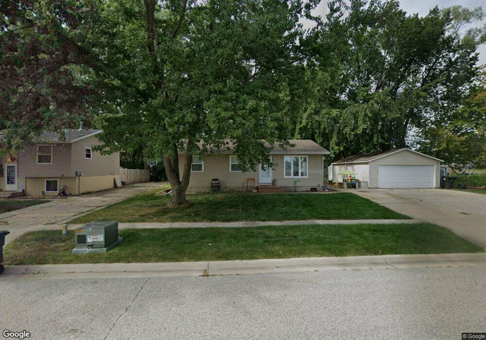 1356 Ingersoll Rd, Waterloo, IA 50701 - photo 1