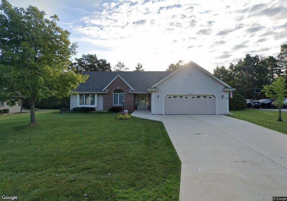 W149N7532 Sylvan Ln, Menomonee Falls, WI 53051 - photo 1