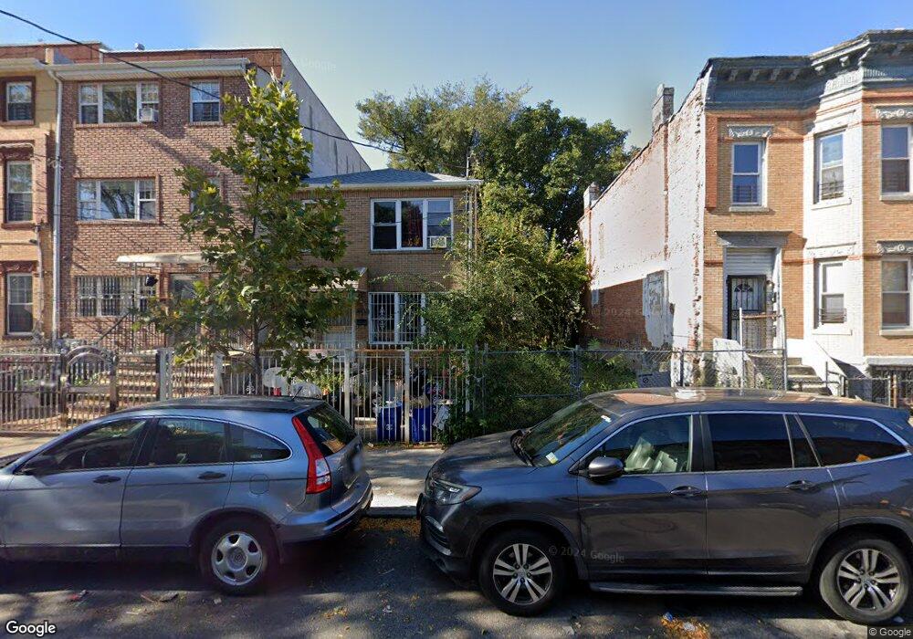 10446 164th St, Jamaica, NY 11433 - photo 1