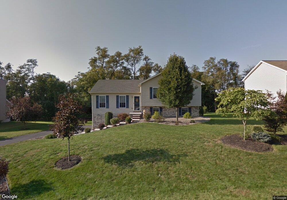 1858 Falcon Ln, Chambersburg, PA 17202 - photo 1