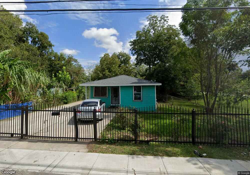 7906 Pointer St, Houston, TX 77016 - photo 1