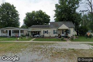 102 E Warren St, Moweaqua, IL 62550